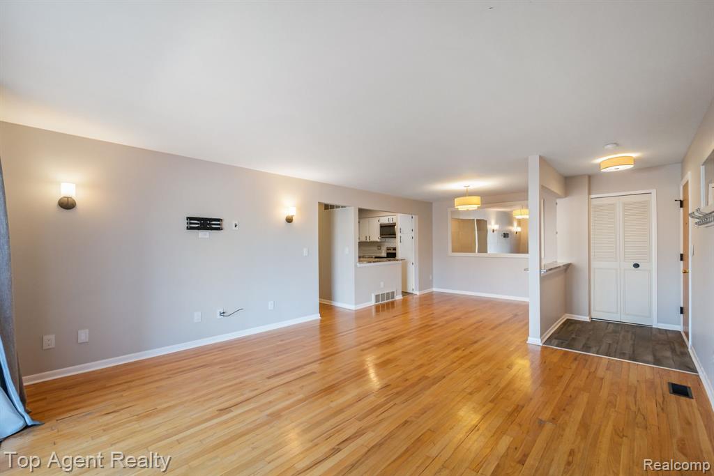 8353 Kennedy Circle, Warren, MI 48093 — Photo 12