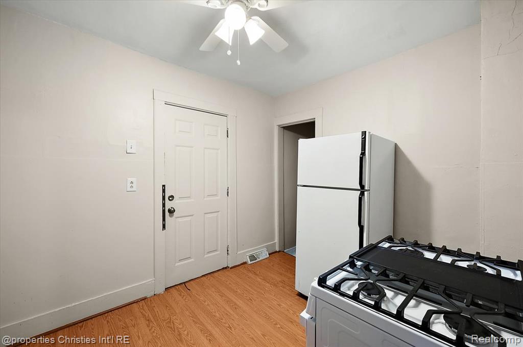80 Michigan Avenue, Pontiac, MI 48342 — Photo 15