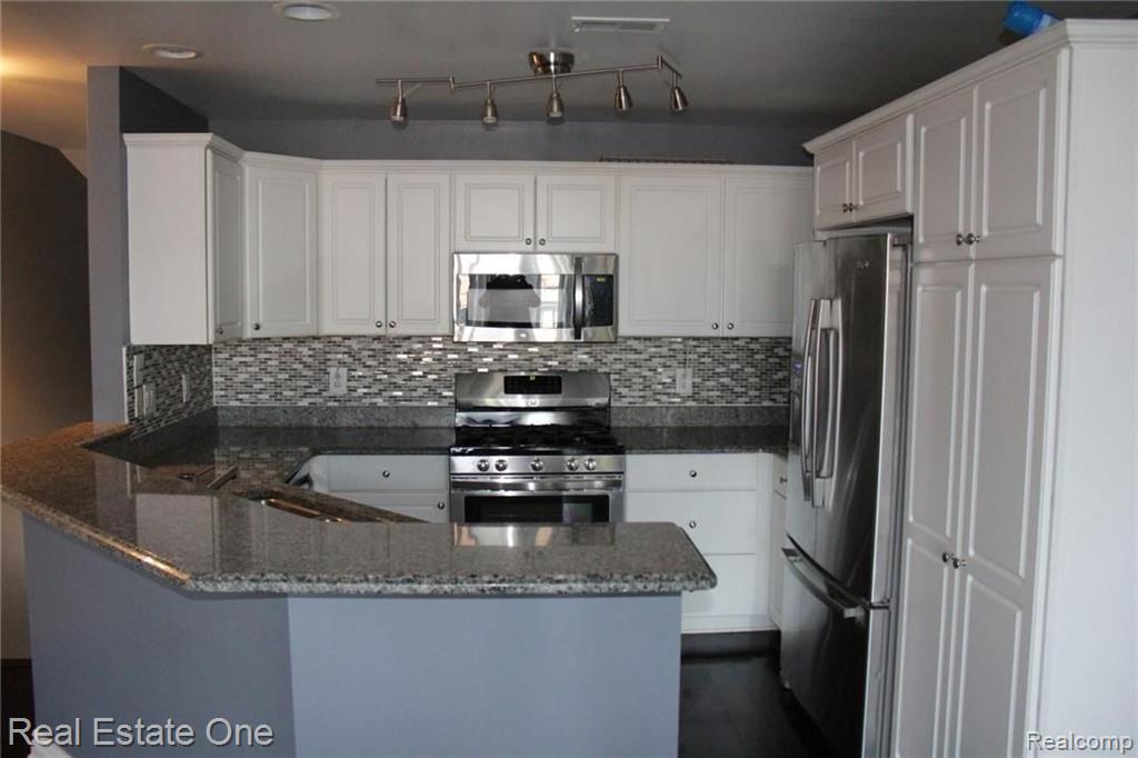45435 N STONEWOOD Road, Canton, MI 48187 — Photo 5