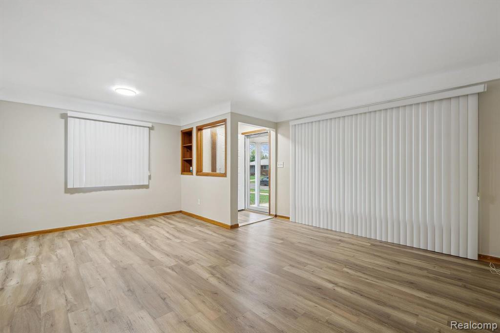 8356 GLENGARY Street, Dearborn Heights, MI 48127 — Photo 4