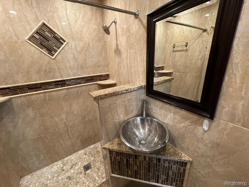 1240 WAGNER Avenue, Bloomfield Hills, MI, 48302