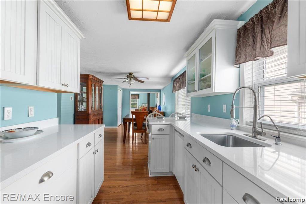 662 LAWSON Drive, Lake Orion, MI 48362 — Photo 11