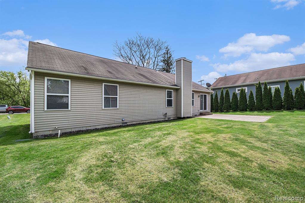 45 N HOSPITAL Road, Waterford, MI 48327 — Photo 24