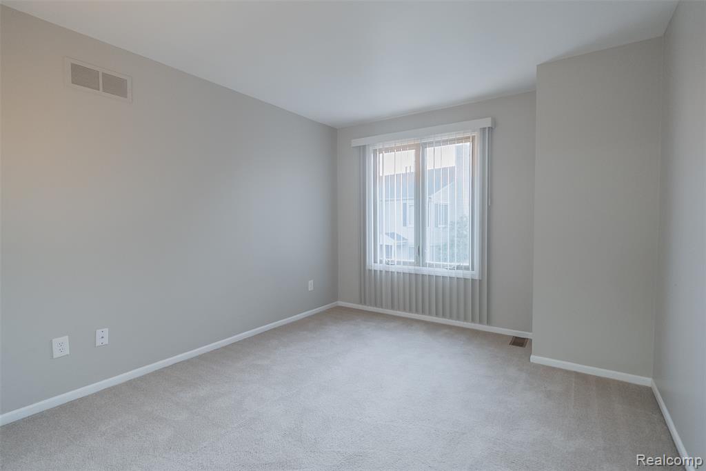 44613 New Hampshire Drive, Clinton Twp, MI 48038 — Photo 25
