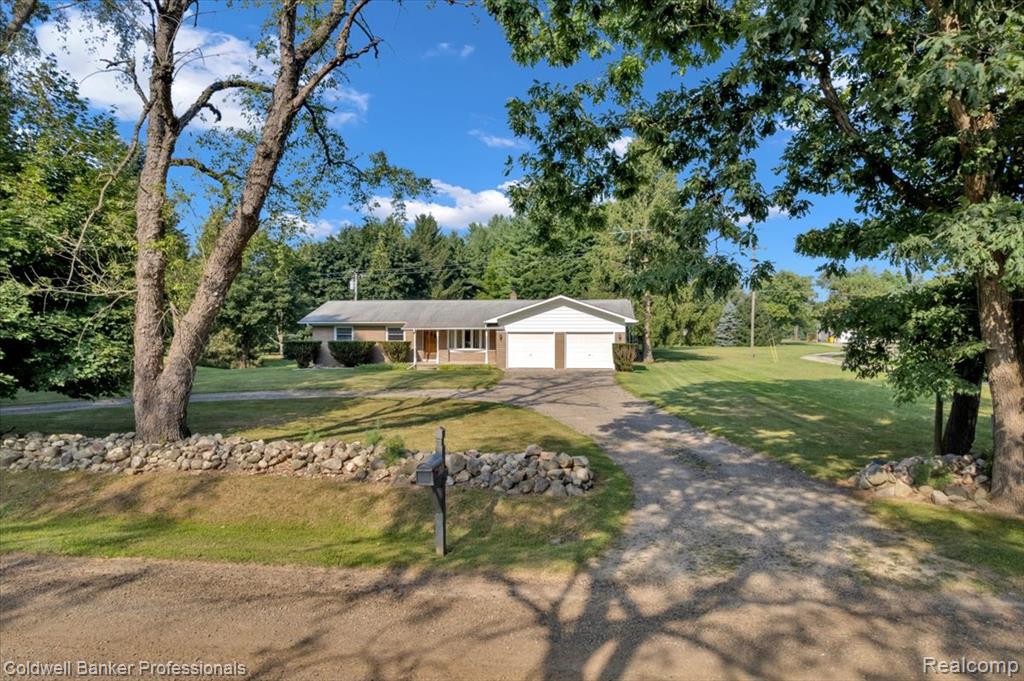 3252 Hosner Road, Dryden, MI 48428 — front exterior