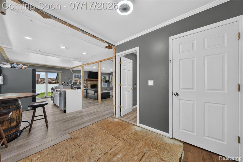 43798 Columbia Drive, Clinton Twp, MI 48038 — Photo 9