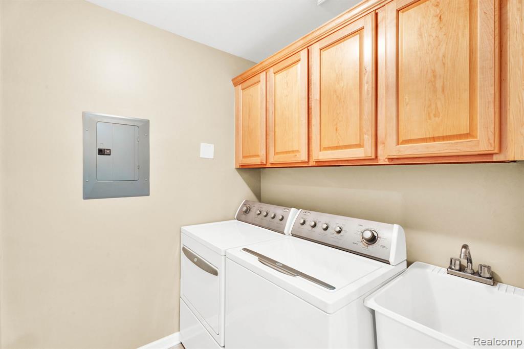 5379 Twin Oaks Drive, Sterling Heights, MI 48314 — Photo 20