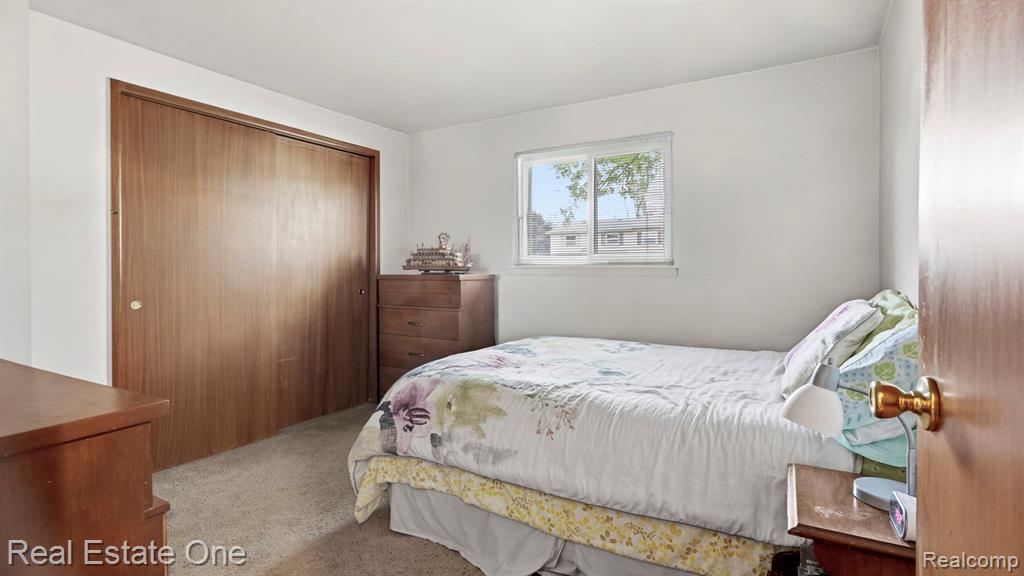 9384 Elaine Court, Taylor, MI 48180 — Photo 13