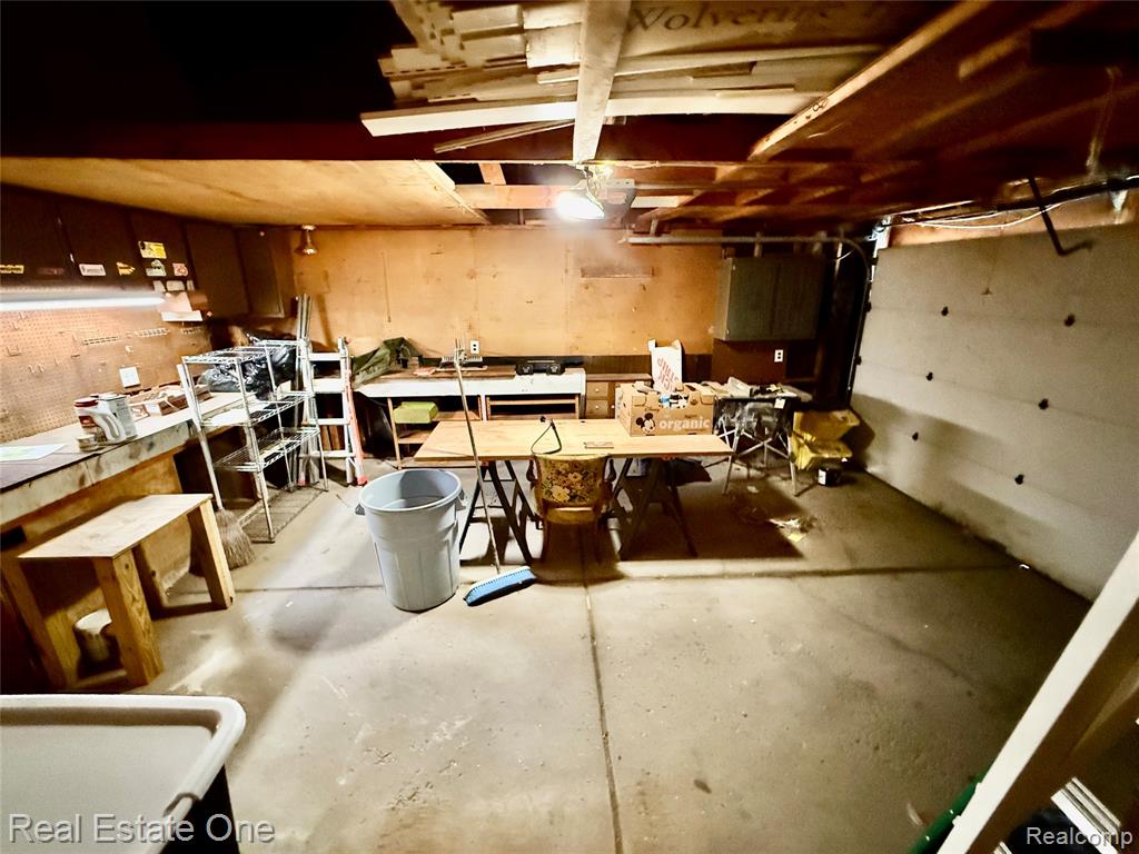 42075 GLORIA Drive, Canton, MI 48187 — Photo 44