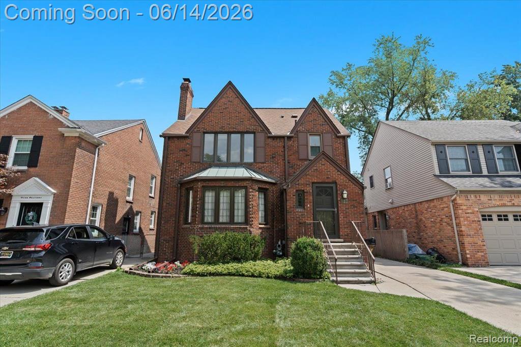 312 MCKINLEY Avenue, Grosse Pointe Farms, MI 48236