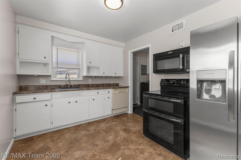 4540 FLEMING Street, Dearborn Heights, MI 48125 — Photo 10