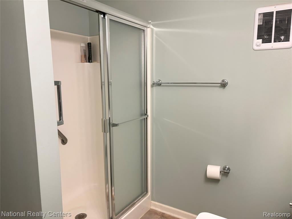 7053 Magnolia Lane, Waterford, MI 48327 — Photo 15