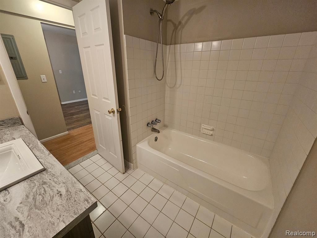 7394 CENTRAL Street, 2, Westland, MI — Photo 10