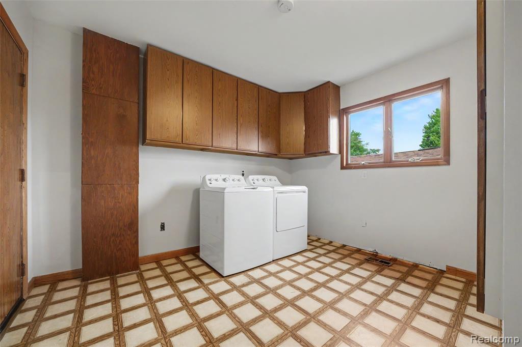7774 Colony Drive, Clay, MI 48001 — Photo 11