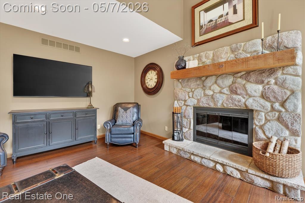 38967 Holsworth Court, Farmington, MI 48331 — Photo 11