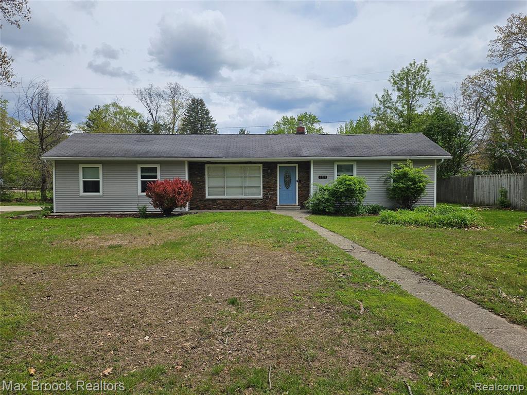 3221 Union Lake Road, Commerce Twp, MI 48382