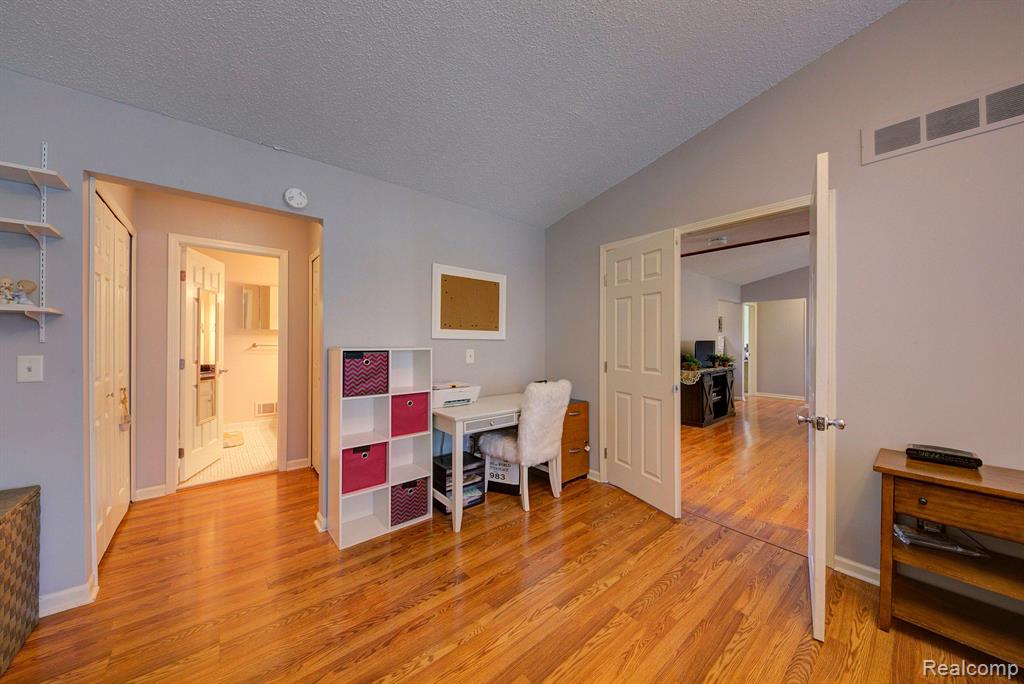 42582 WOODBRIDGE Drive, Canton, MI 48188 — Photo 14