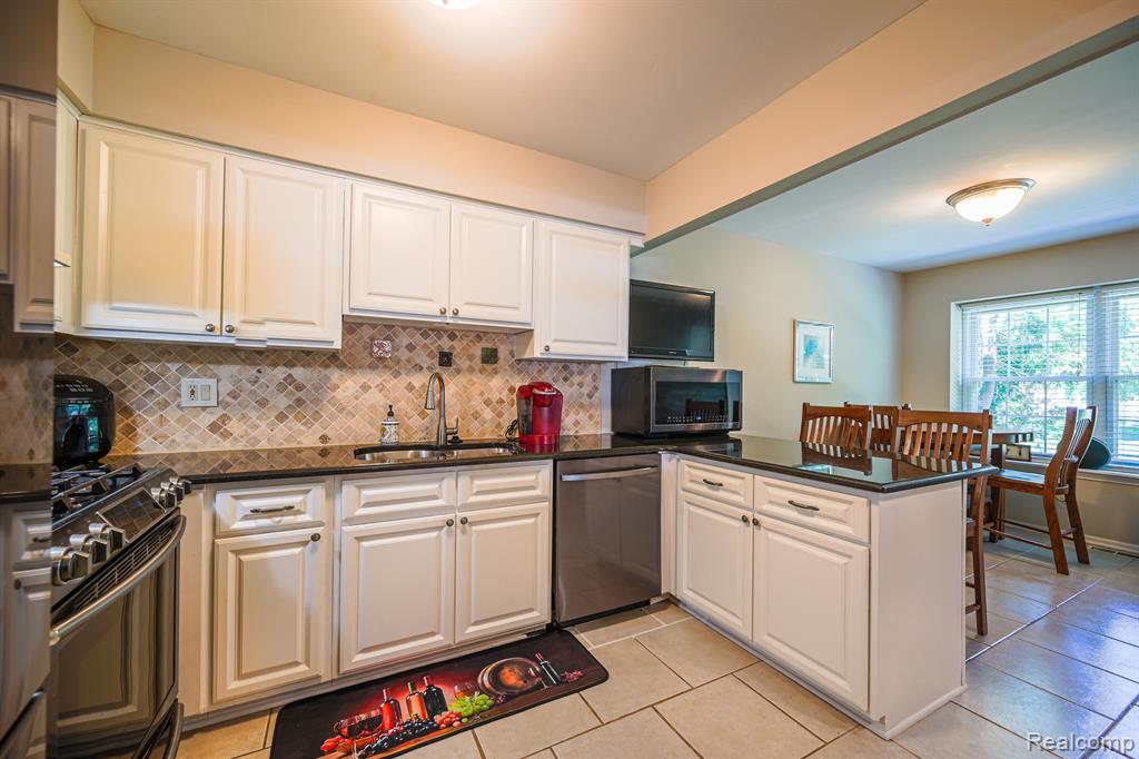 21218 W GLEN HAVEN Circle, Northville, MI 48167 — Photo 14