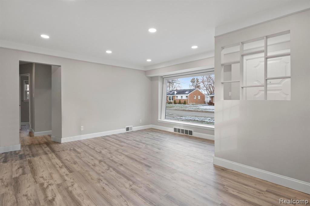 9911 OPORTO Street, Livonia, MI 48150 — Photo 12