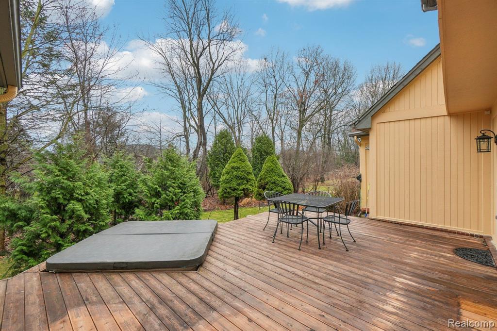 6847 HUBBARD Circle, Clarkston, MI 48348 — Photo 45
