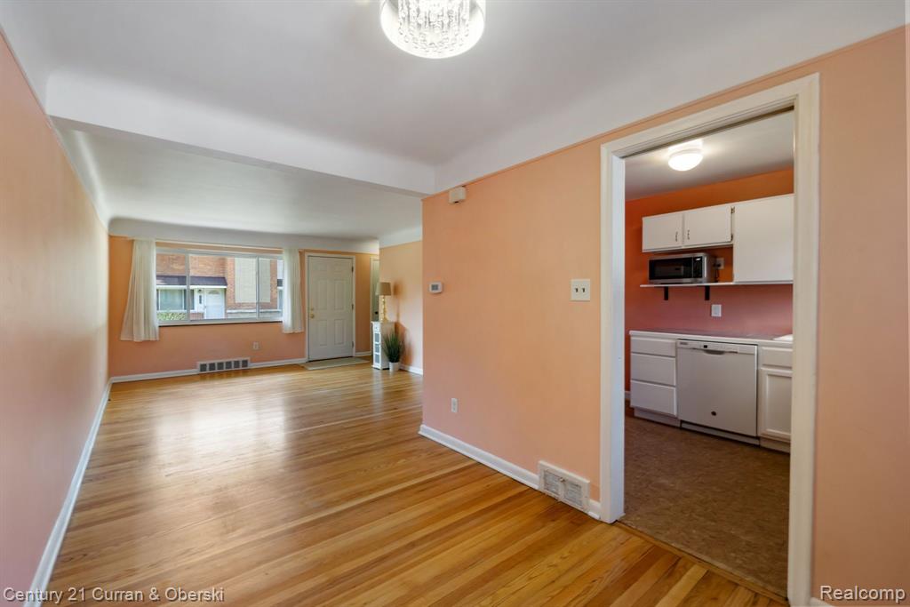 9917 MIDDLEBELT Road, Livonia, MI 48150 — Photo 15