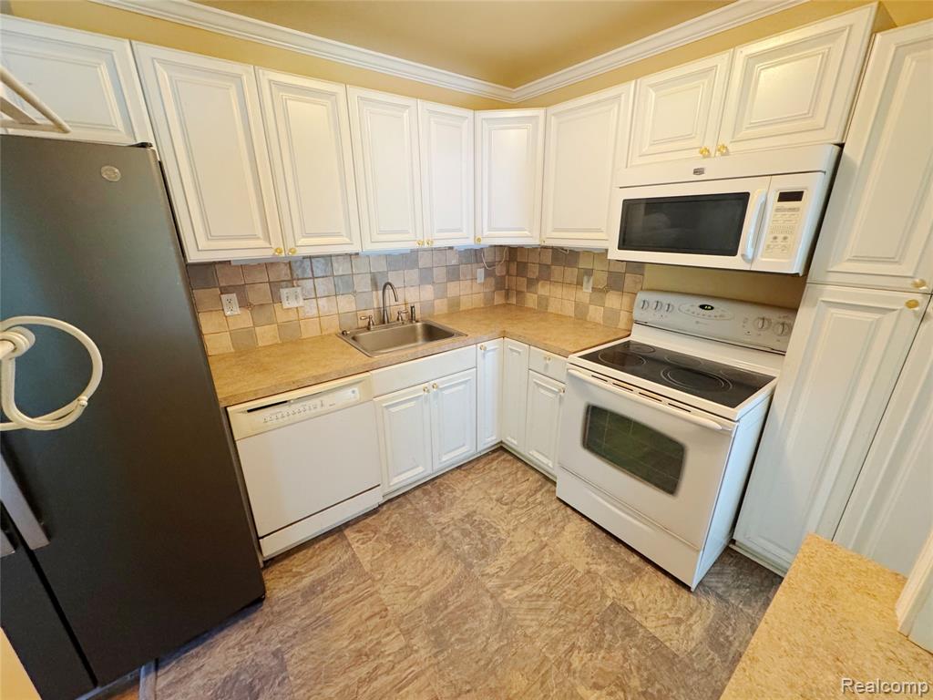 627 Wesbrook Street, Pontiac, MI 48340 — Photo 8