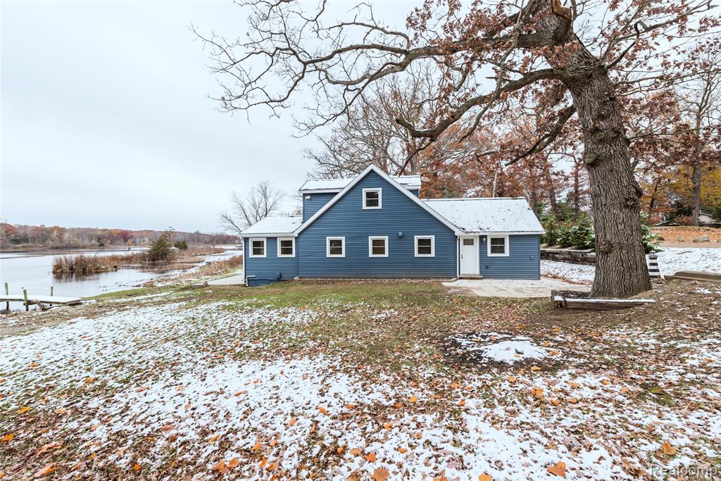 542 Oak Dale Drive, Chelsea, MI 48118 — Photo 8