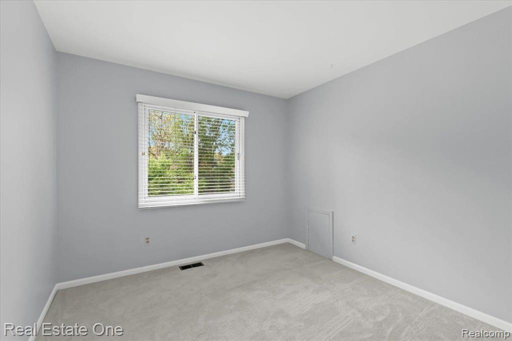 585 Dorchester Way, Milford, MI 48381 — Photo 63