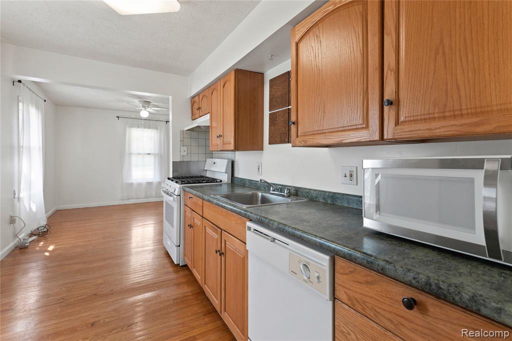 2171 Bradley Avenue, Ypsilanti, MI 48198 — Photo 13