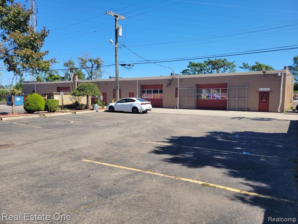 6941 Chase Road, Dearborn, MI 48126