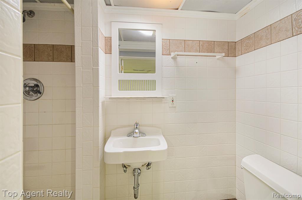 525 Marlin Avenue, Royal Oak, MI 48067 — Photo 19