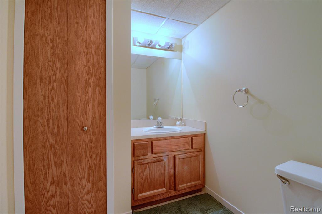 9362 EASTWIND Drive, Livonia, MI 48150 — Photo 29