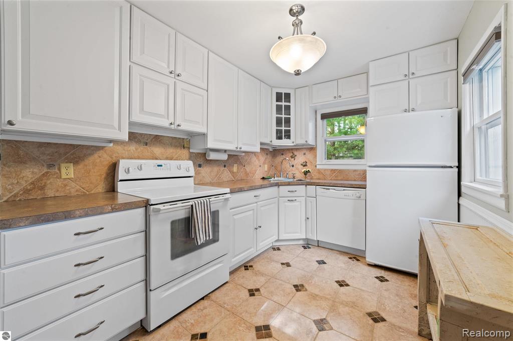 7269 Shore Road NE, Kalkaska, MI 49646 — Photo 11
