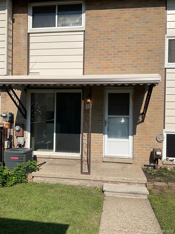 8401 18 MILE Road, 19, Sterling Heights, MI 48313 — Photo 2