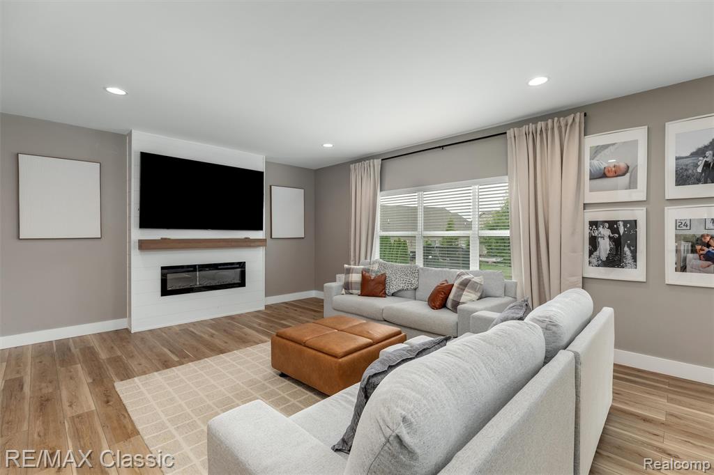 801 Kestrel Court, South Lyon, MI 48178 — Photo 10