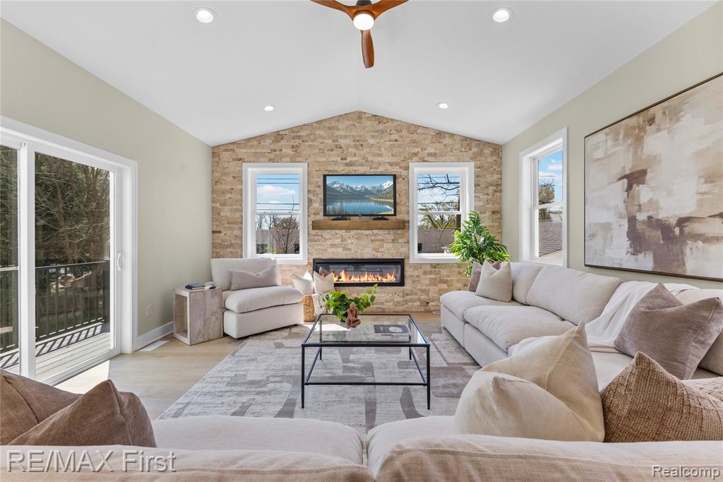 700 Devillen Avenue, Royal Oak, MI 48073 — Photo 14