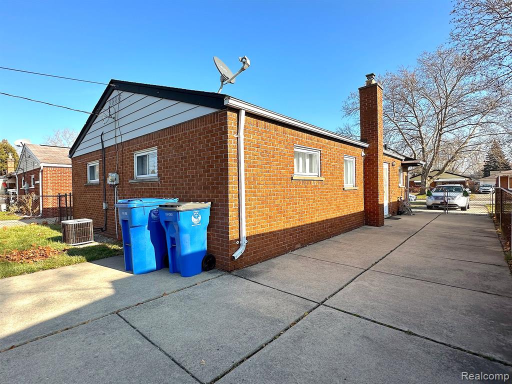 4992 MCKINLEY Street, Dearborn Heights, MI 48125 — Photo 35