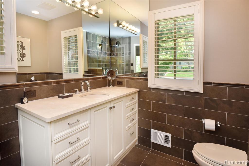 2026 W Bend Court, Bloomfield Hills, MI 48302 — Photo 23