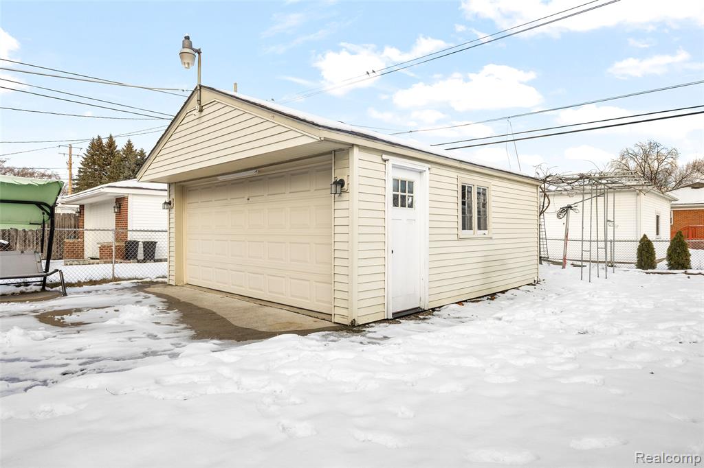 7476 Nightingale Street, Dearborn Heights, MI 48127 — Photo 31