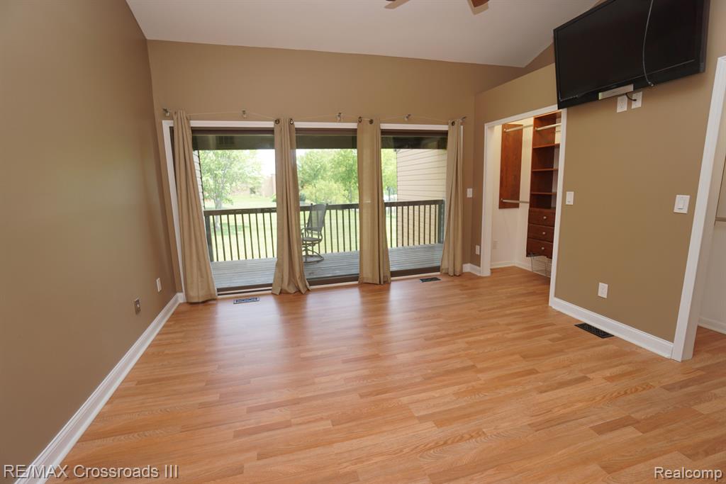 48295 BAYSHORE Drive, Van Buren, MI 48111 — Photo 10