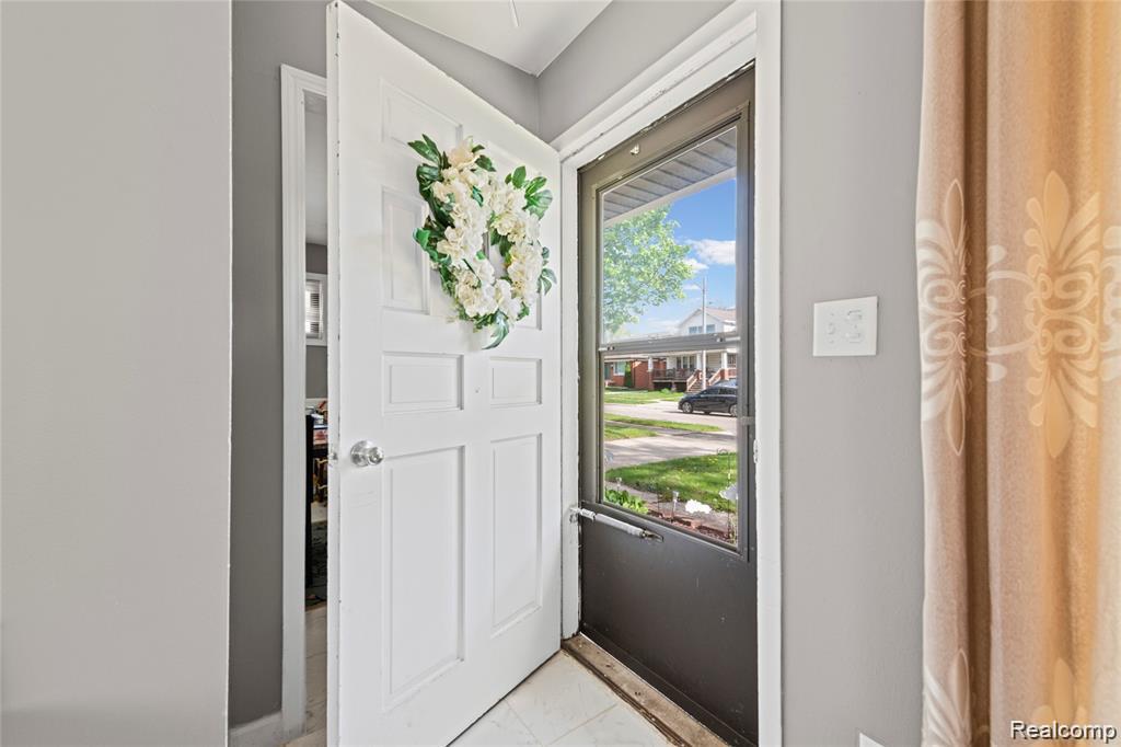 8153 Dale, Center Line, MI 48015 — Photo 4