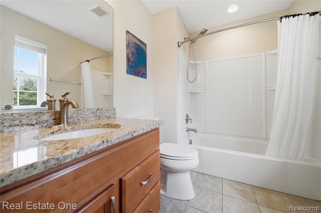8915 Gittins Street, Commerce Twp, MI 48382 — Photo 20