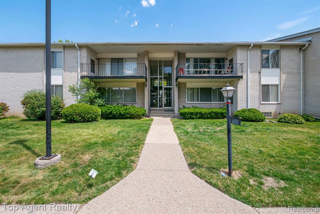8657 Kennedy Circle, Warren, MI 48093 — front exterior