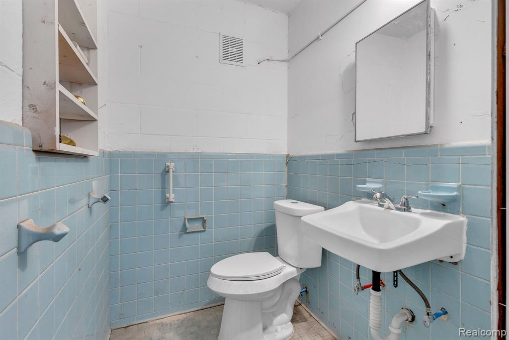 20500 W Warren, Detroit, MI 48228 — Photo 13