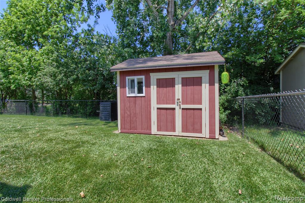 7749 Dover Drive, Ypsilanti, MI 48197 — Photo 38