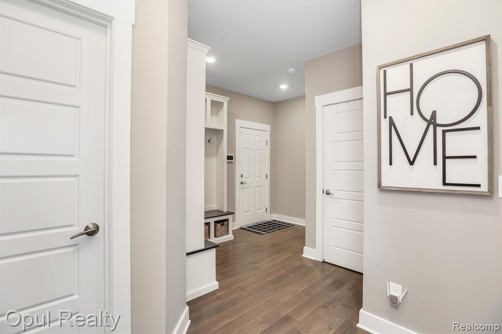 7484 HARDWOOD Circle, Canton, MI 48187 — Photo 19
