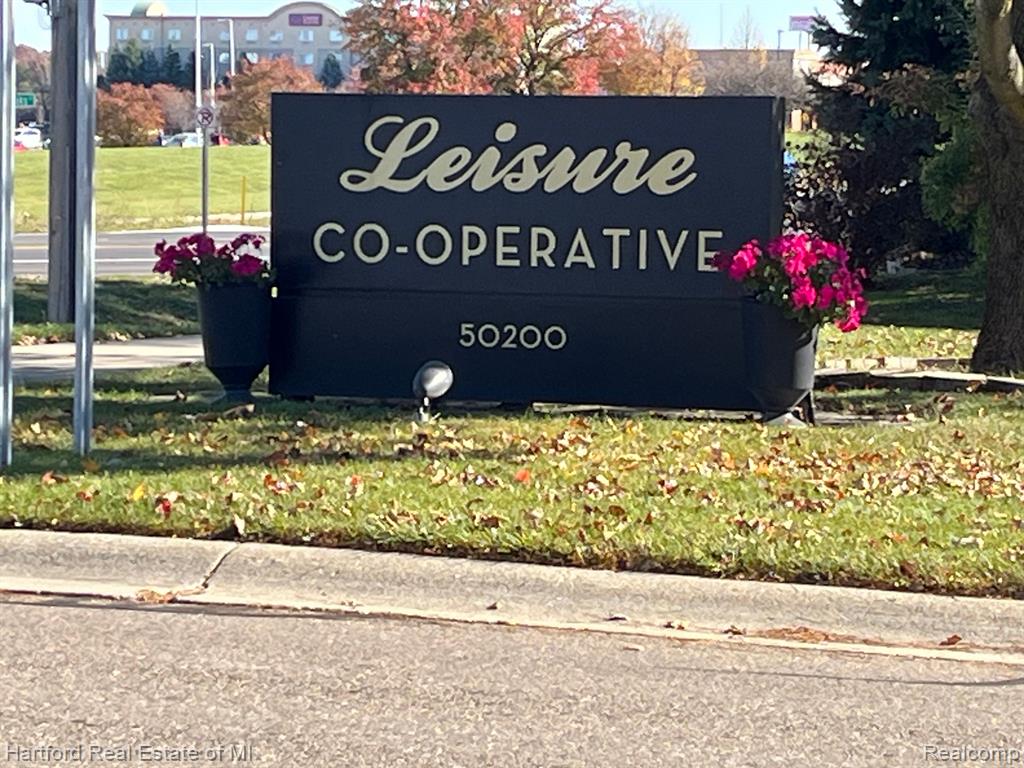 50018 Helfer Boulevard, Wixom, MI 48393 — Photo 13