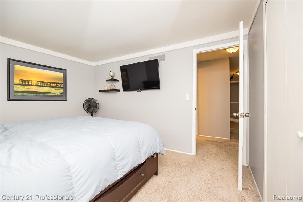 4939 Duchess Drive, Sterling Heights, MI 48310 — Photo 19