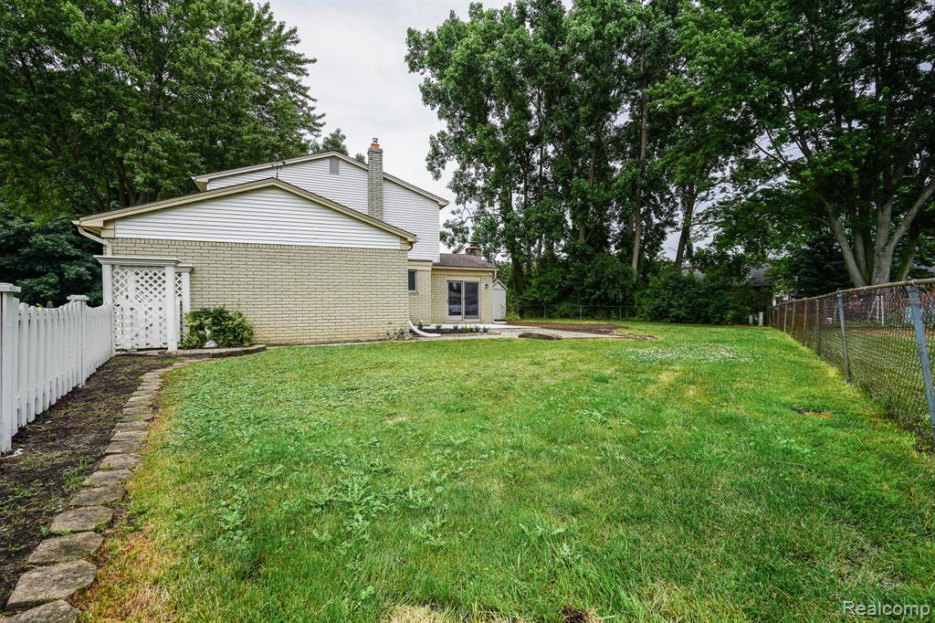 51784 Julies Drive, Clinton Twp, MI 48047 — Photo 6