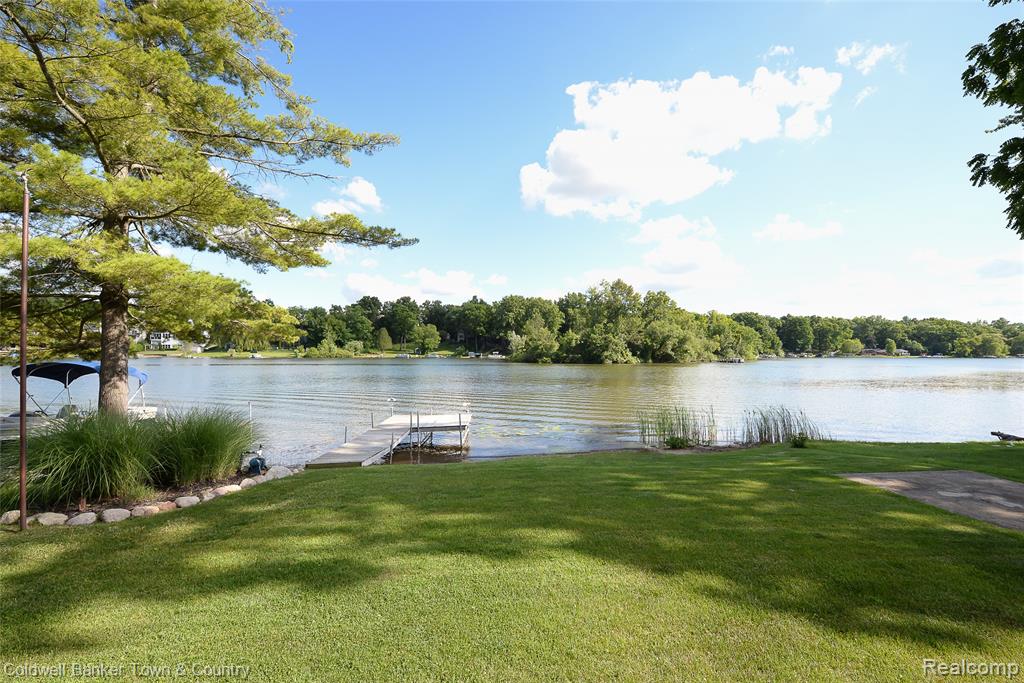 11634 Island Court, Hartland, MI 48353 — Photo 14